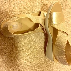Low wedge gold sandals e360 easy spirit
